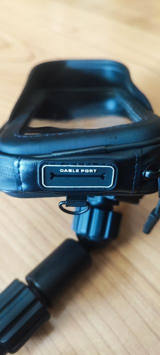 Soporte móvil  funda GPS , marca Shad