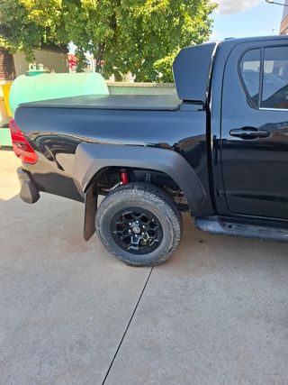 Tapa y spoiler Toyota Hilux GR Sport