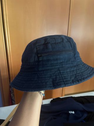 Gorro azul con bolsillo
