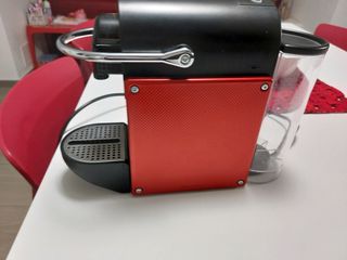 Nespresso Pixie: Macchina caffè rossa capsule 