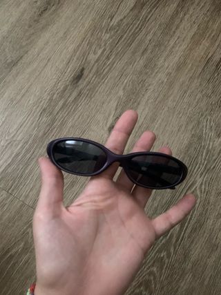 Occhiali da sole viola