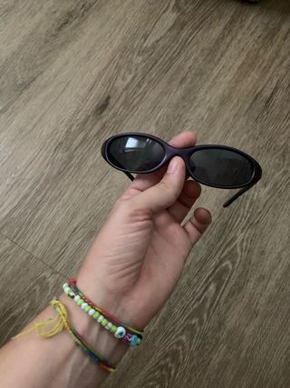 Occhiali da sole viola