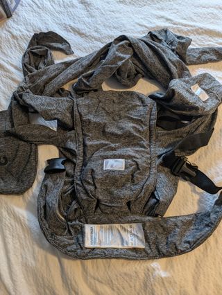 Fular porteo Boppy ComfyFit™ bebé. 