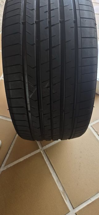 4 neumáticos 2 en medida 265/35R18 y2 en 245/40/18