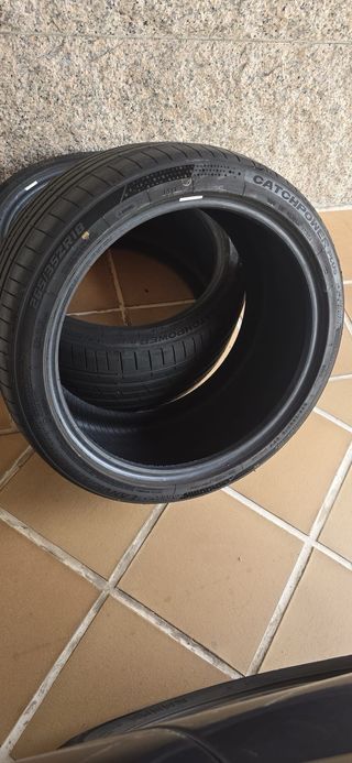 4 neumáticos 2 en medida 265/35R18 y2 en 245/40/18