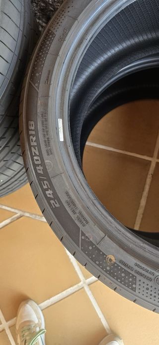 4 neumáticos 2 en medida 265/35R18 y2 en 245/40/18