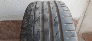 2 neumáticos 225/40R18 
2 neumaticos 255/35R18 
