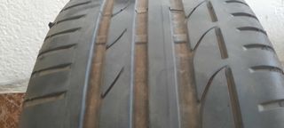 2 neumáticos 225/40R18 
2 neumaticos 255/35R18 
