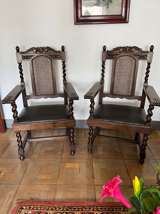 2 Sillones rústicos de madera