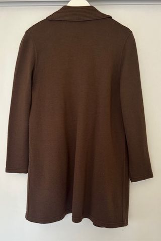 Chaqueta larga marrón de punto