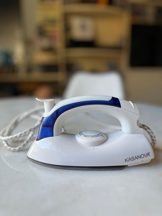 Ferro da stiro pieghevole da viaggio KASANOVA