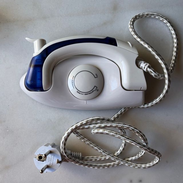 Ferro da stiro pieghevole da viaggio KASANOVA