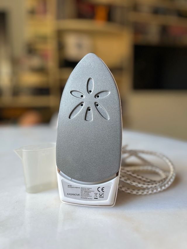 Ferro da stiro pieghevole da viaggio KASANOVA