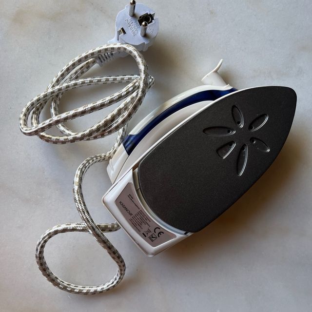 Ferro da stiro pieghevole da viaggio KASANOVA