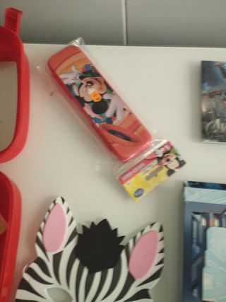 Lote escolar infantil: juego y máscaras