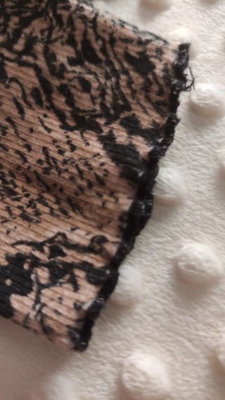 Top serpiente beige-marrón