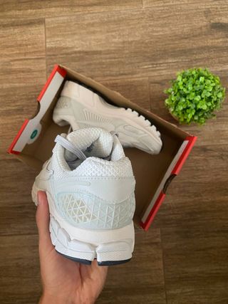 Zapatillas Nike Zoom Vomero 5 Blancas
