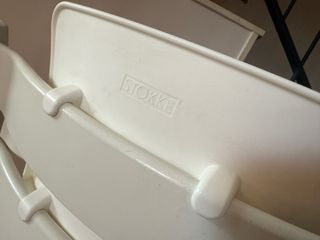 Trona Stokke Tripp Trapp blanca y accesorios