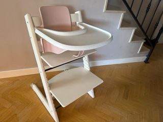 Trona Stokke Tripp Trapp blanca y accesorios