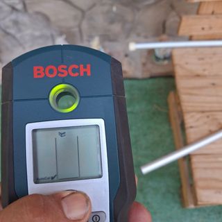 Detector Metales  construcción Bosch DMF 10 Zoom.