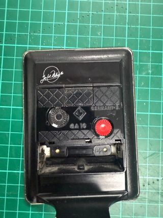 Reloj de sobremesa plateado