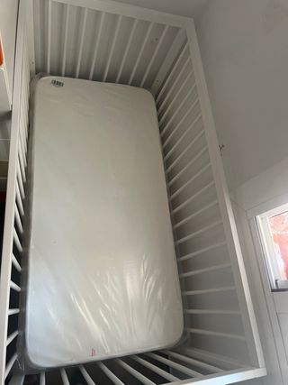 Cuna bebé blanca con colchón 