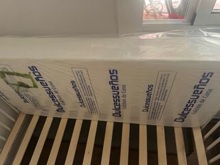 Cuna bebé blanca con colchón 