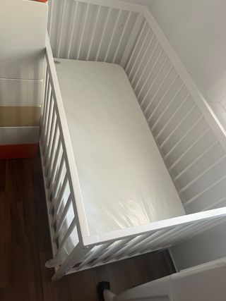 Cuna bebé blanca con colchón 
