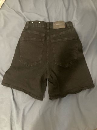 Shorts vaqueros negros tiro alto