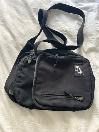 Bandolera Nike negra