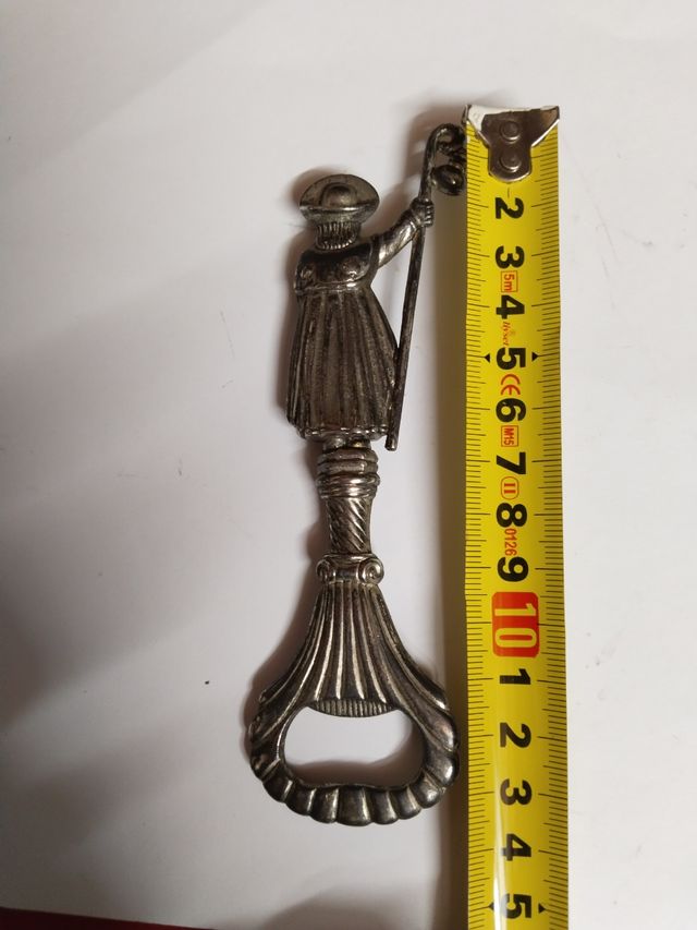 Abrebotellas Santiago Compostela dorado y cruz en