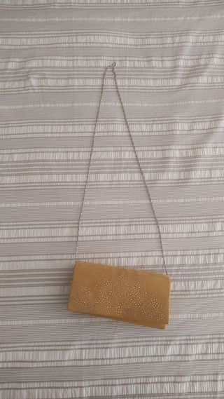 Bolso de mano mostaza con brillantitos
