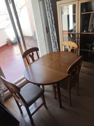 Mesa comedor extensible + 4 sillas