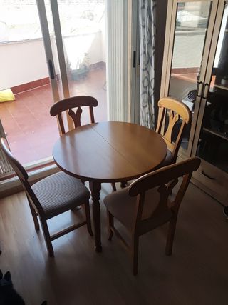 Mesa comedor extensible + 4 sillas
