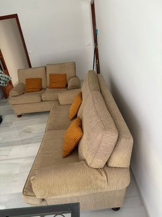 2 Sofás, 3 y 2plazas beige.