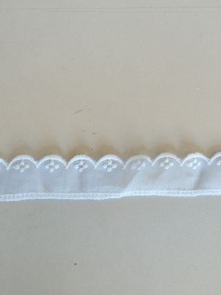 Puntilla bordada blanca gasa