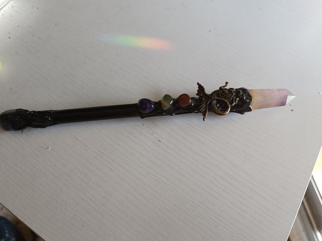 Vara mágica con cristales