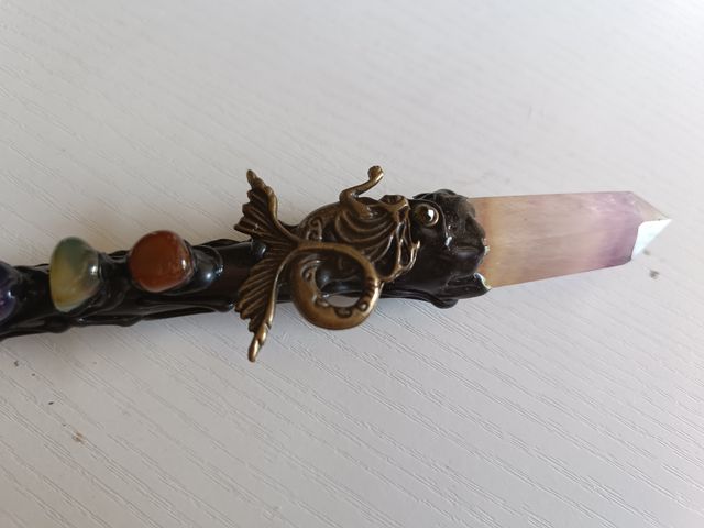 Vara mágica con cristales