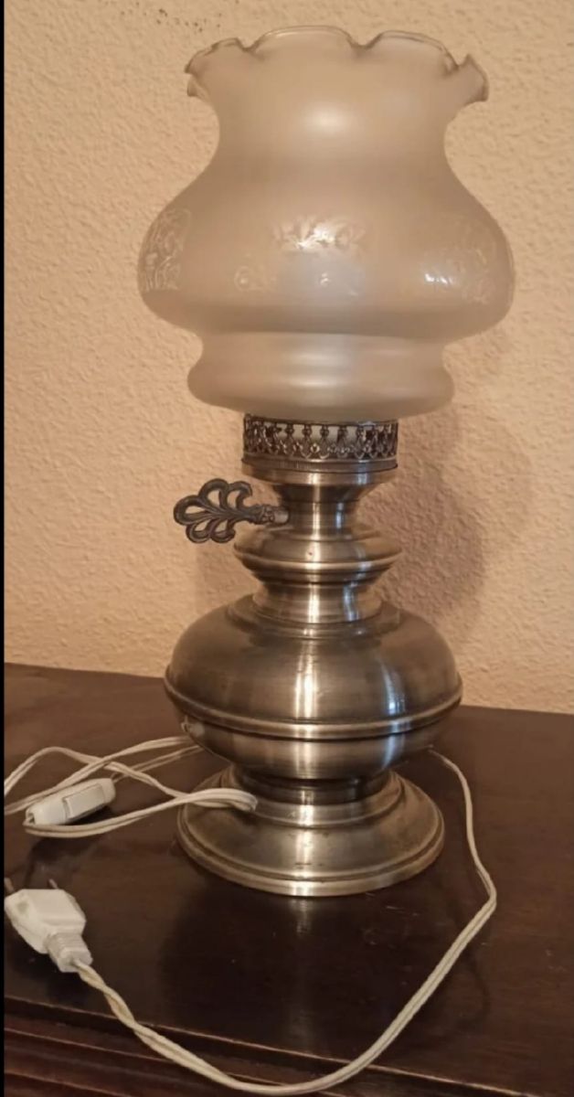 Lampada vintage in metallo e vetro