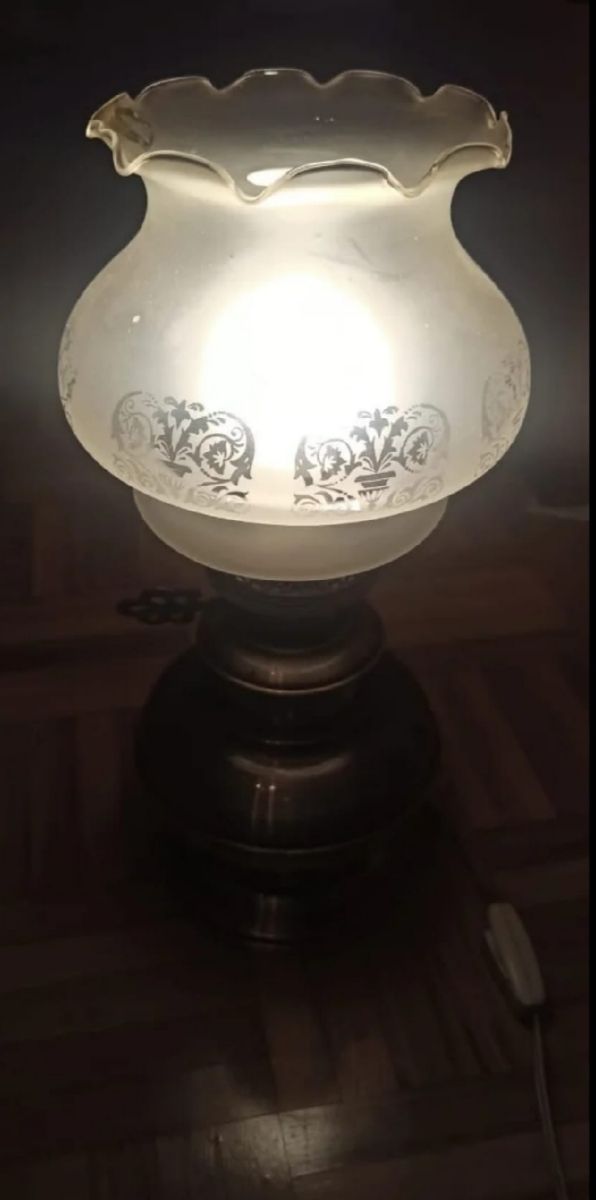 Lampada vintage in metallo e vetro