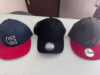 3 Gorras Jordan, Etnies, New Era