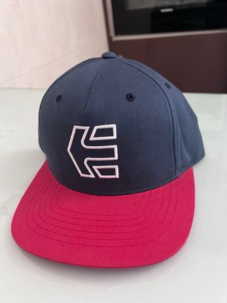3 Gorras Jordan, Etnies, New Era