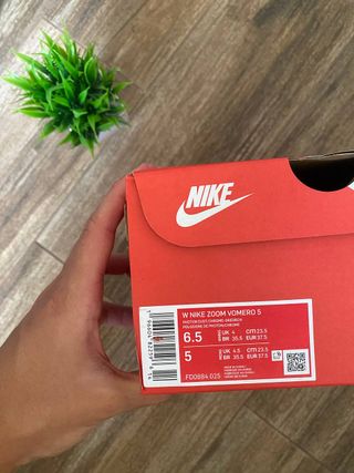 Zapatillas Nike Zoom Vomero 5 - Plata/Blanco