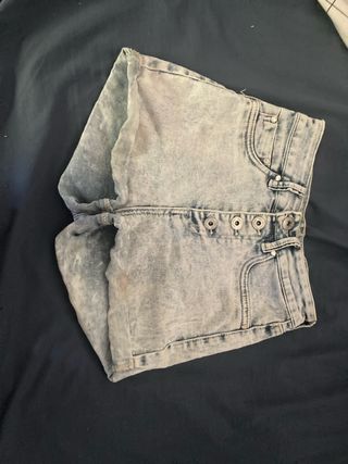 Shorts tiro alto desteñidos