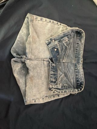 Shorts tiro alto desteñidos