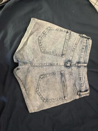 Shorts tiro alto desteñidos