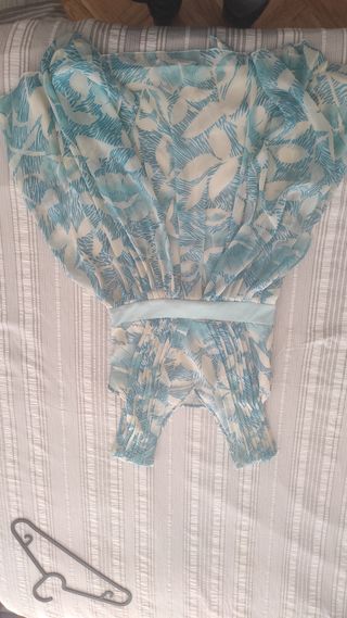 Vestido azul y blanco estampado