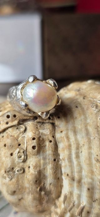 Anillo plata de ley y perla barroca brutalista 
