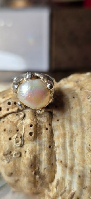 Anillo plata de ley y perla barroca brutalista 