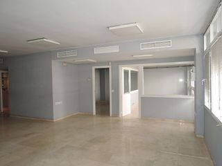 Oficina en venta en Los Remedios en Sevilla